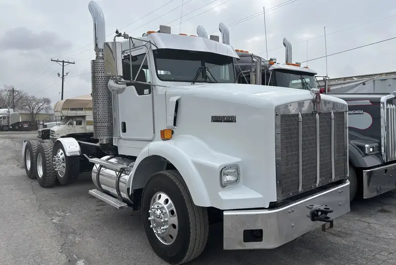 2005 Kenworth Heavy-Duty Truck | Model T800 | Horsepower 485 Hp | 10-Speed Manual | Used 1