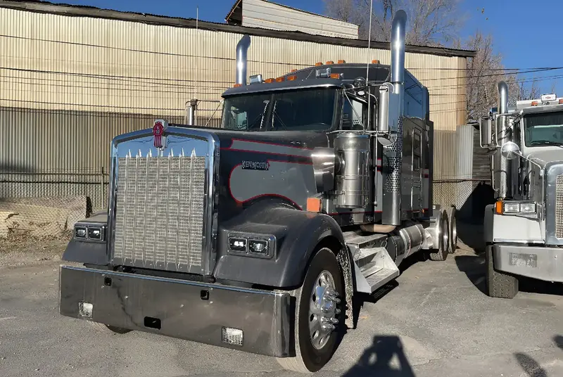 2022 Kenworth Heavy-Duty Truck | Model W900 | Horsepower 625 Hp | Fuel Tank Capacity 300 Gallons | Used 1