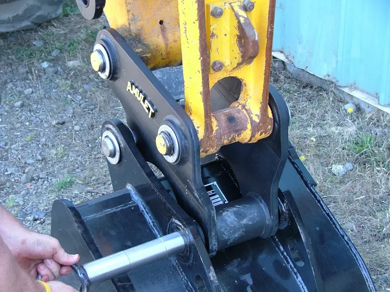 Amulet Mini Hitch Mechanical Coupler | Model Mh Series | Machine Size 1-10 Ton | For Excavators 1