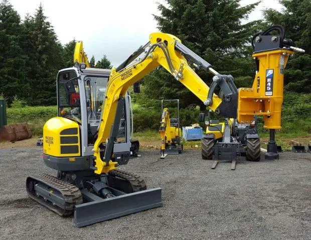 Arrowhead | Rockdrill's Post Driver Series | Models R-40 To R-75 | Diameter 2.75"–3.0" | Machine Size 0.7–8.5 Tons | For Excavators 1