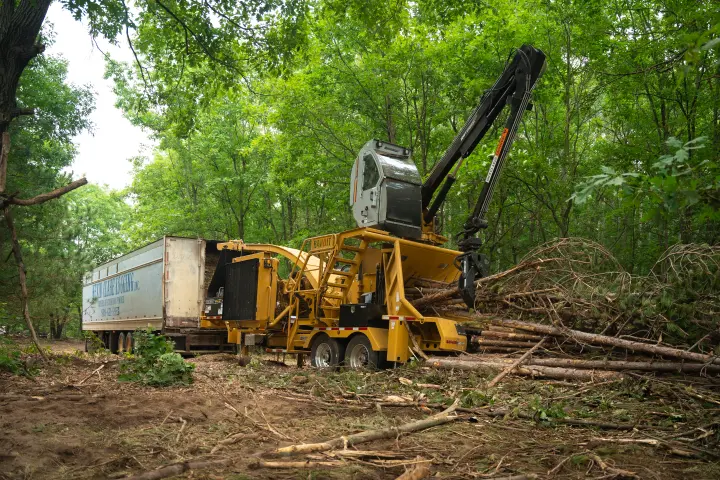 Bandit Drum Style Whole Tree Chipper | 2025 Model 2590 - Track & Towable | Engine Horsepower 755-800 Hp 1