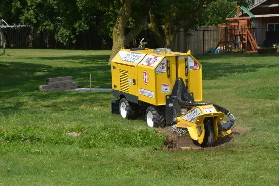 Baumalight Self-Propelled Stump Grinder | Model Hgw30 | Width 35" | Rotor Size 19" | Engine Horsepower 35 Hp 1