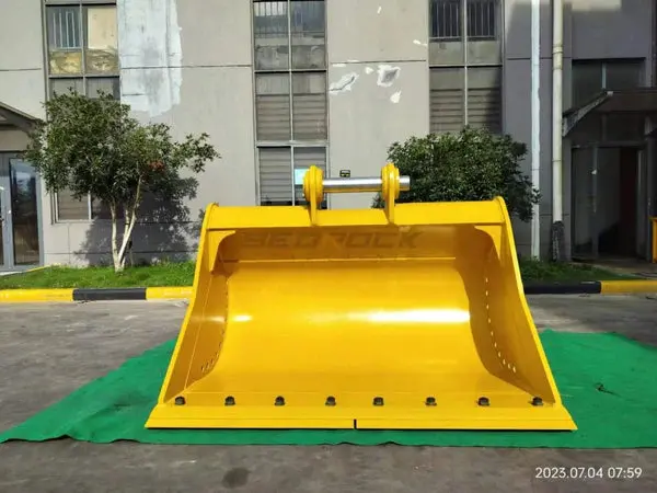 Bedrock Attachments Cleaning Bucket | Model Eb324cbcl | Width 72" | Capacity 1.52 Cu M | Machine Size 24-30 Tons | For Excavators Cat 324 1