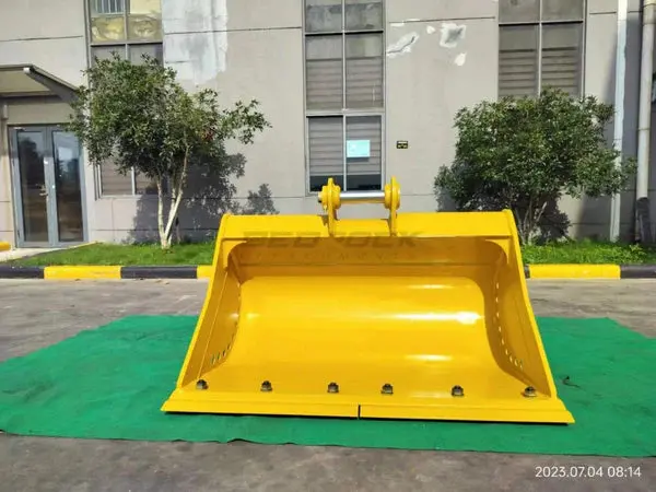 Bedrock Attachments Cleaning Bucket | Width 60" | Capacity 0.74 Cu M | Machine Size 10-14 Tons | For Excavators Cat 312 1
