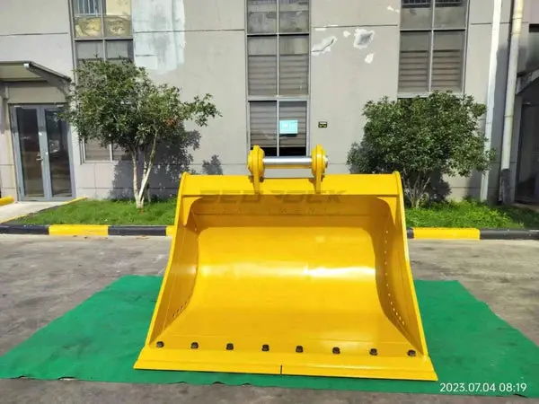 Bedrock Attachments General Cleaning Bucket | Width 72-Inch | Capacity 1.96 Cu M | Machine Size 30-40 Tons | For Excavators Cat 336 1