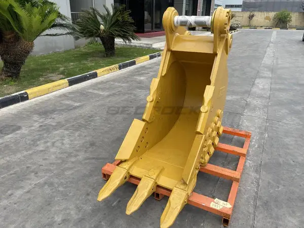 Bedrock Attachments Heavy-Duty Bucket & Adjuster Gp | Model Eb324cbhd | Width 24-Inch | Capacity 0.52 Cu M | Machine Size 24-30 Tons | For Excavators 1