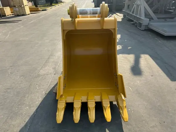Bedrock Attachments Heavy-Duty Bucket | Width 36" | Capacity 0.62 Cu M | Machine Size 16-22 Tons | For Excavators John Deere 160-225 / Hitachi 160-220 1