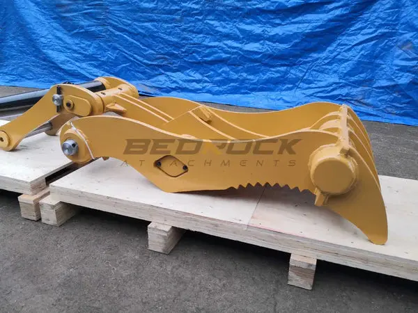 Bedrock Attachments Pin-On Thumb | Model Et65-Po4t36 | Width 26" | Pin Size 65Mm | 4 Teeth | Machine Size 12-15 Ton | For Excavators 1