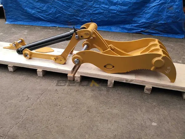 Bedrock Attachments Pin-On Thumb | Model Et70-Po4t36 | Width 27.6" | Pin Size 70Mm | 4 Teeth | Machine Size 15-18 Ton | For Excavators 1