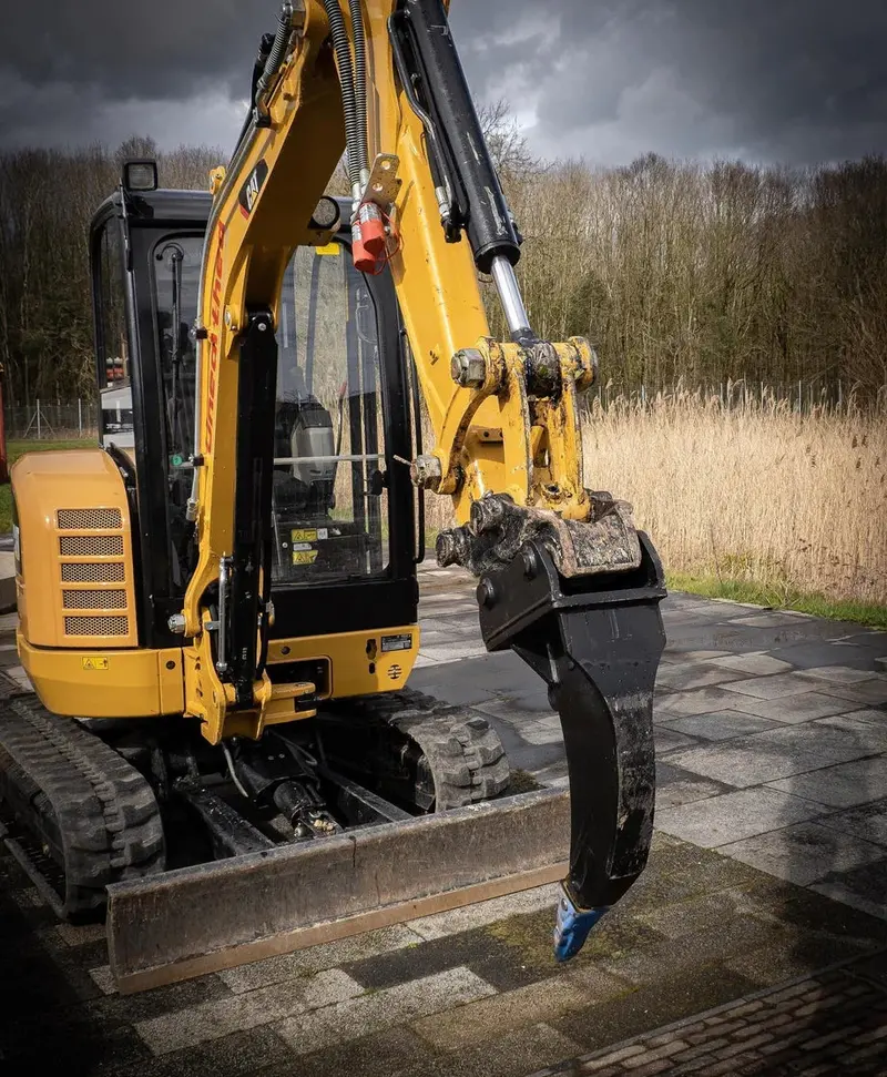 Bedrock Attachments Ripper | Model Er-Vb2 | Width 55.6" | Weight 1611Kg | For Excavator 1