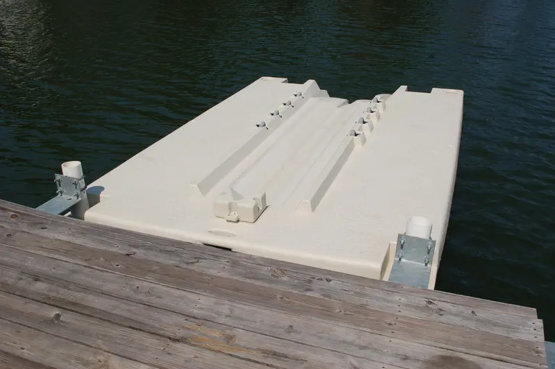 Boat Lift Distributors | Jp 2000 Xl | Model Sku00126-1 | Platform Size 11' 8" X 7' 6" | Max Load 2,000 Lbs |For Boats Up To 14' 1