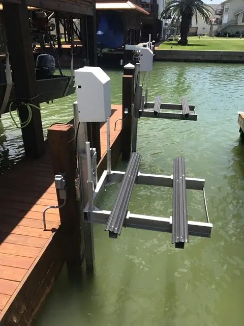 Boat Lift Distributors | Storm Surge | Iss 1250 Lb Pwc Lift | Model Sku00017 | Track Length 12′ | Capacity 1,250 Lbs | Motor Power 3/4 Hp | For Jet Skis & Small Skiffs 1