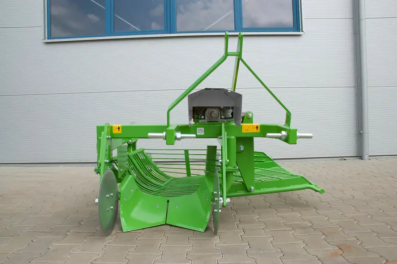 Bomet Ursa 1-Row Vibrating Potato Digger | Width 21" | 10 Hp | For Tractors 2