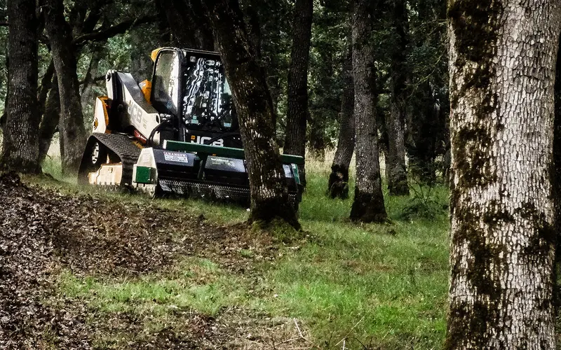 Brush-Hound Flail Shredder | Fh-Series | Working Width 60", 72" & 84" | 16-40 Gpm | For Skid Steers 1