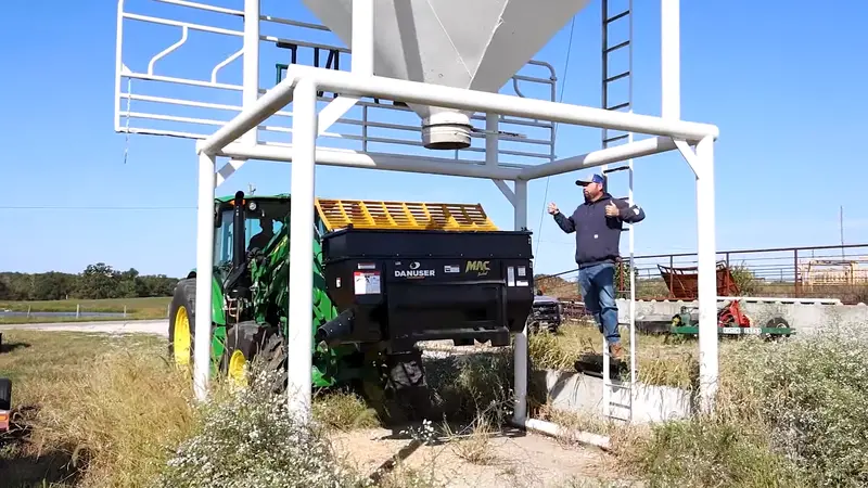 Danuser | Mac Bucket | Mixing & Conveying | Model 230401 | Steel Auger | 26" Width | 1/2 Yard | Hydraulic Flow Up To 24 Gpm | For Skid Steer 1