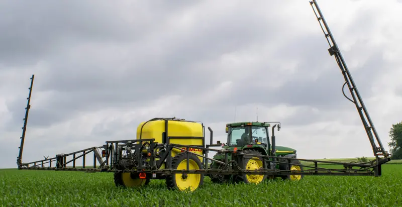 Demco | Big Wheel Sprayer | Models 1050 & 1250 Gallon | Hydraulic Boom Width 80′ & 90′ | Horsepower 150 To 200+ Hp | For Tractor 1