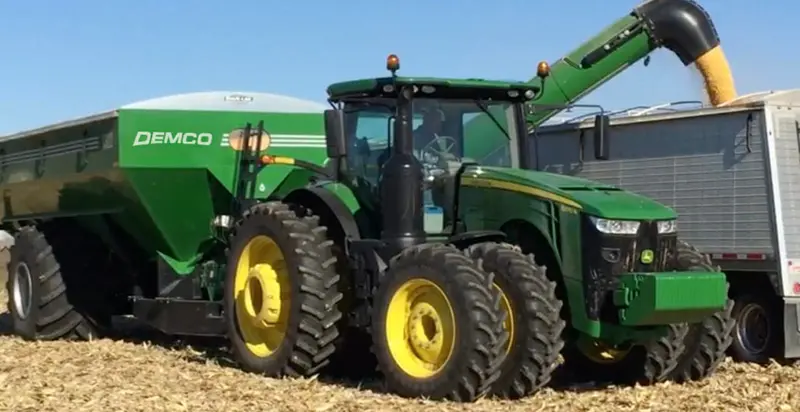 Demco Single Auger Grain Cart | Model 850 | Width 120" | Horsepower 175+ Hp | Hub Size 10 Bolt | For Tractors 1