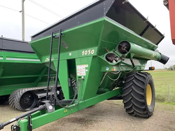 Demco | Single Auger Grain Carts | Model 1050 Bushel | Width 120" To 144" | Pto 1000 Rpm | Horsepower 175+ Hp | For Tractors 1