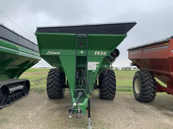 Demco | Single Auger Grain Carts | Model 1050 Bushel | Width 120" To 144" | Pto 1000 Rpm | Horsepower 175+ Hp | For Tractors 2