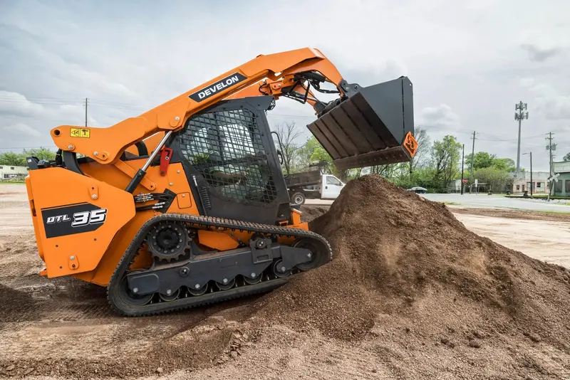 Develon | Compact Track Loader | Dtl35 | 6' 5" Overall Width | 22–40 Gpm 1