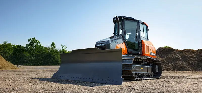 Develon | Dozer | Model Dd100 Xl | Width 9' 1" | Horsepower 115.3 Hp | For Powerful Earthmoving & Precision Grading 1