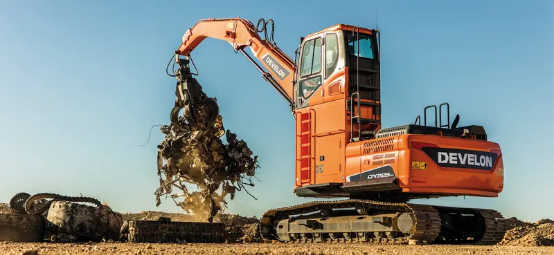 Develon | Material Handler | Model Dx225mh-5 | Reach 35' 5" | Loading Height 40' 0" | 162 Hp | 30.4 Tons | For Scrap, Recycling & Industrial Handling 1