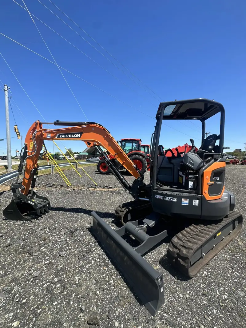 Develon | Mini Excavator | Dx35z-7 | Open Station | 24″ Bucket | Hydraulic Thumb | 66" Overall Width | 4 Tons 1