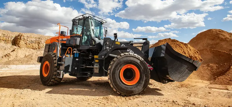 Develon | Wheel Loader | Model Dl480-7 | Width 10' 9.9" | Horsepower 344.6 Hp | For Heavy-Duty Construction, Mining & Material Handling 1
