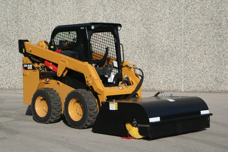 Ei Attachments 72" & 84" Bucket Broom Chain Drive Motor | Hydraulic Flow 15‑30 Gpm | For Skid Steer 1
