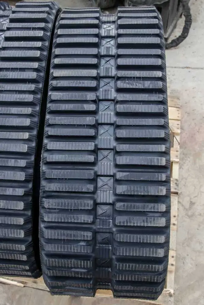Express Steel Rubber Track | Model 450X86x58 Multi-Bar | Width 17.7" | 30-45 Gpm | For Skid Steers 1