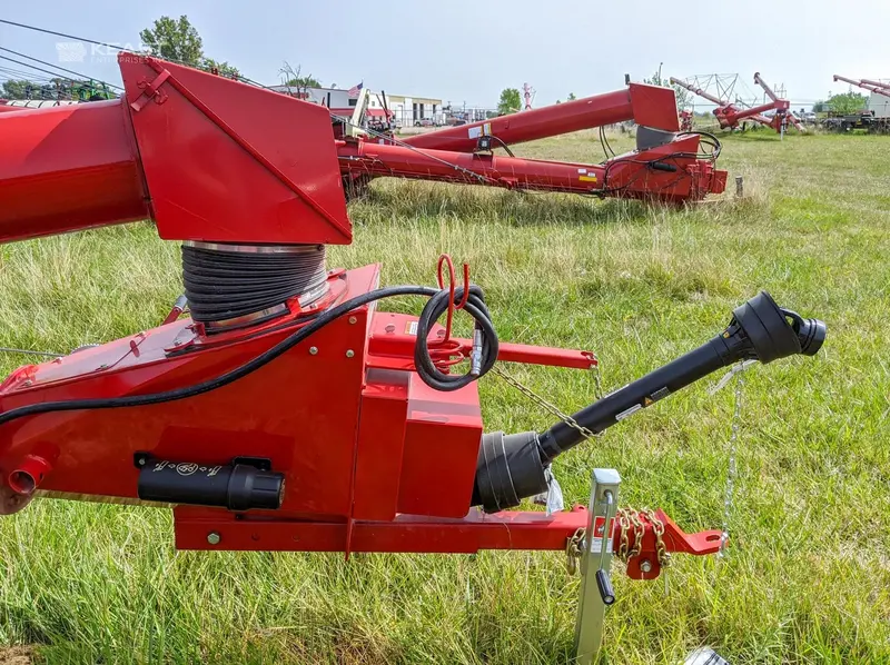 Farm King Back-Saver Grain Auger | Model 1070 | Size 10" X 70' | Weight 3,354 Lbs | Pto Horsepower 55 Hp | For Tractors 1