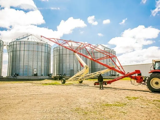 Farm King Back-Saver Grain Auger | Model 1080 | Size 10" X 80' | Weight 3,622 Lbs | Pto Horsepower 65 Hp | For Tractors 2