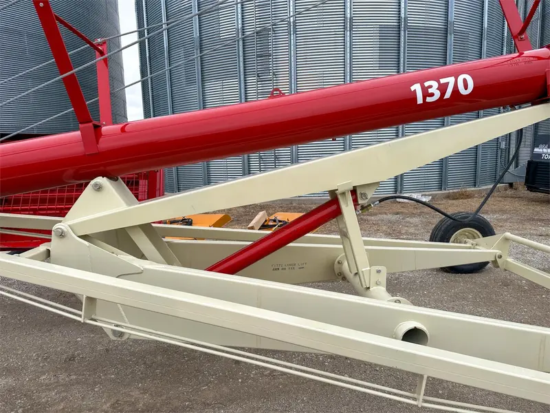 Farm King Back-Saver Grain Auger | Model Y-1370 | Size 13" X 70' | Pto Horsepower 80 Hp | For Tractors 1