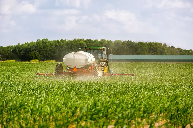 Farm King | Fertilizer Applicator | Models 1410 To 2460 | Gallon Tank 1000 To 2460 | Ground Clearance 17" To 36" Inches | Widths Up To 45 Feet | Horsepower 150 To 500 Hp | For Tractor 1