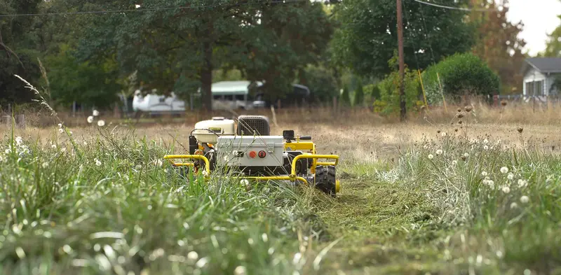 Farmer Helper Remote Controlled Mower | Model Pk-Rm70 | Cutting Width 28" | 15Hp Gasoline Engine | Tracked Drive 1