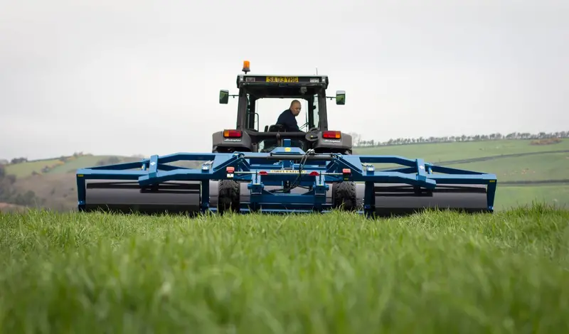 Fleming Hydraulic Folding Roller | 18' Rolling Width | 100-110 Hp | For Tractors 1
