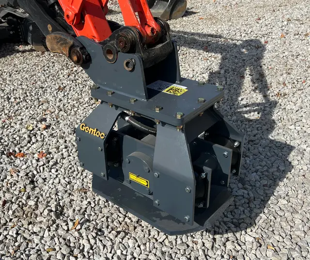 Gentec Equipment Hydraulic Plate Vibratory Compactor | Model Ge870f | Bottom Plate 18" X 21" | Machine Size 1.5–9.9 Tons | For Excavators 1