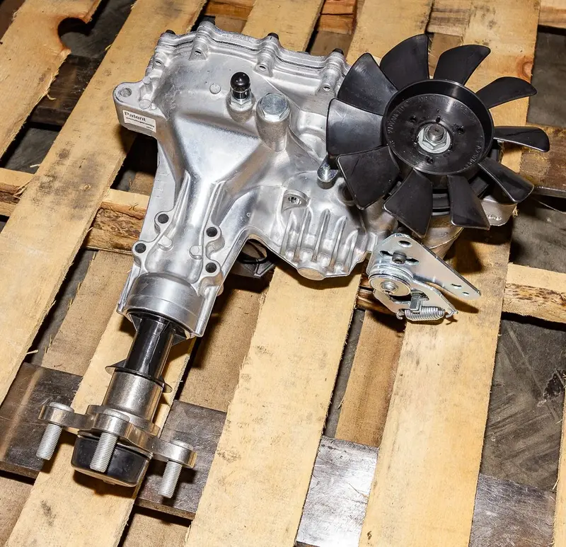 Hydro-Gear Commercial Hydrostatic Transmission | 3100 & 2800 Series | Deck Size 48"-60" | Horsepower 15–30 Hp | For Zero-Turn Mowers 1
