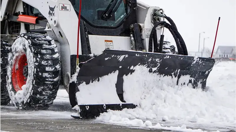 Ignite Attachments Snow Blade | Working Width 108" | Hydraulic Flow Range 13–25 Gpm | For Skid Steers 1