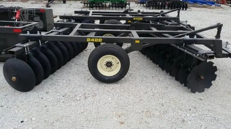 Industrias America Offset Finish Disc | Model 2422 | Cutting Width 8' | Disc Blade Size 24" | Horsepower 60 To 80 Hp | For Tractors 1