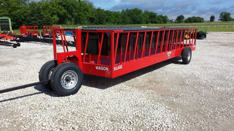 Industrias America Silage Feeder Wagon | Model 84R | Length 24' | 7000Lbs Axle Capacity | Pull Type 2