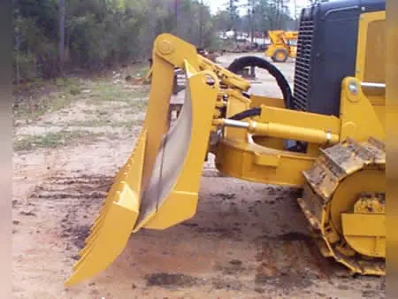 Is Attachments Blade Root Rake | Widths 92" To 140" | Machine Size  7–37.5 Tons | For Dozers 1