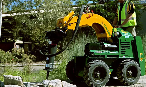 Kanga 7-Series Dt725 Diesel Powered Mini Loader | Overall Width 40.9" | Kubota D902 Diesel Engine 1