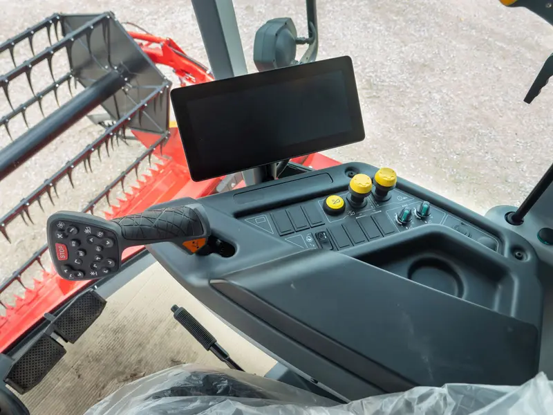 Kincaid Comia Foundation Seed Combine | Engine Horsepower 115-175 Hp | Header Sizes 10'-14' Ft 7