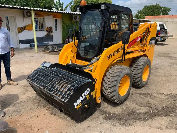 Mazio Central Discharge Cement Mixer Bucket | Mixer Cd Series | Width 41.3"-108.1" | Hydraulic Flow Range 7-79 Gpm | For Skid Steers 1