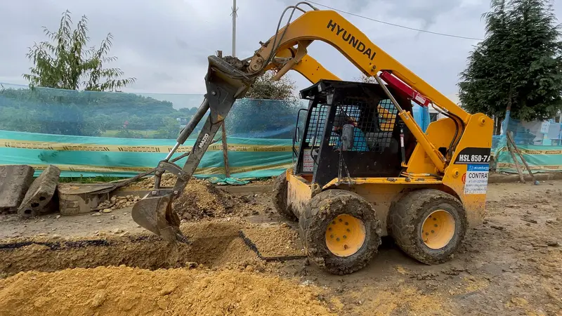 Mazio Fixed-Arm Backhoe | Total Width 67" | Hydraulic Flow Range 15–25 Gpm | For Skid Steer & Mini Loaders 1