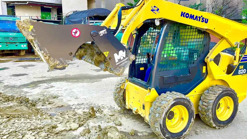 Mazio Multifunctional 4 In 1 Bucket | Width 55"-91" | Hydraulic Flow Range 15–25 Gpm | For Skid Steer Loaders 1