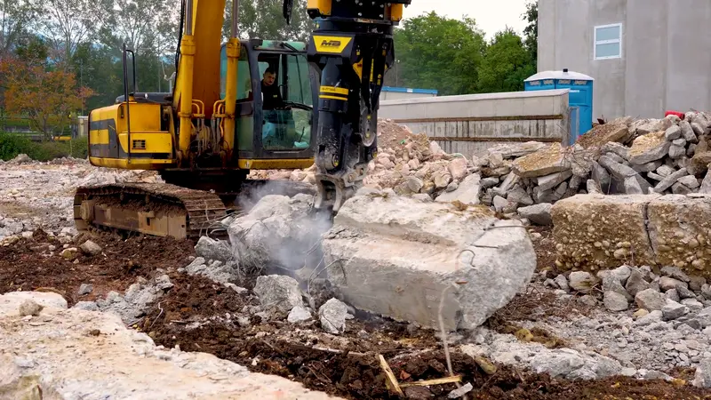 Mb Crusher Demolition Pulverizer | Model Mb-P160 | Width 12.2" | Machine Size 1.7-3.3 Tons | For Excavators 1