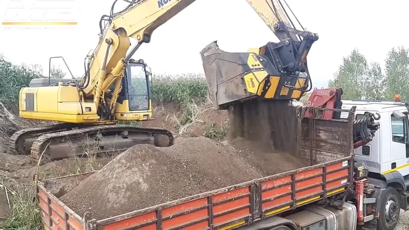 Mb Crusher Shafts Screener | Model Mb-Hds533 | Overall Width 134" | Machine Size 50–80 Tons | For Excavators 1