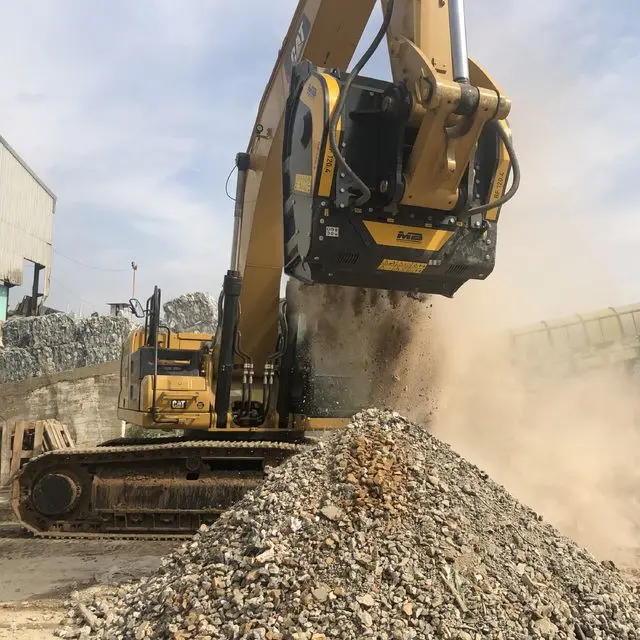 Mb Crushers Bucket Crusher | Model Bf120.4 S4 | Mouth Opening Width 47" | Machine Size 30-45 Tons | For Excavators 1